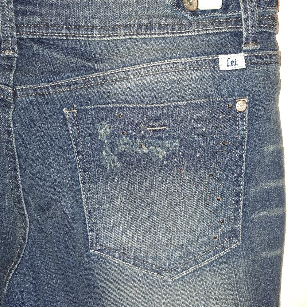 L.e.i Jeans Ashley Lowrise Distressed Capris w/Rhinestone Embellishments NWT - Picture 9 of 11